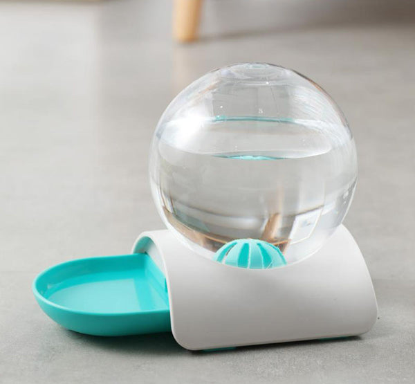 Pet bubble ball drinker